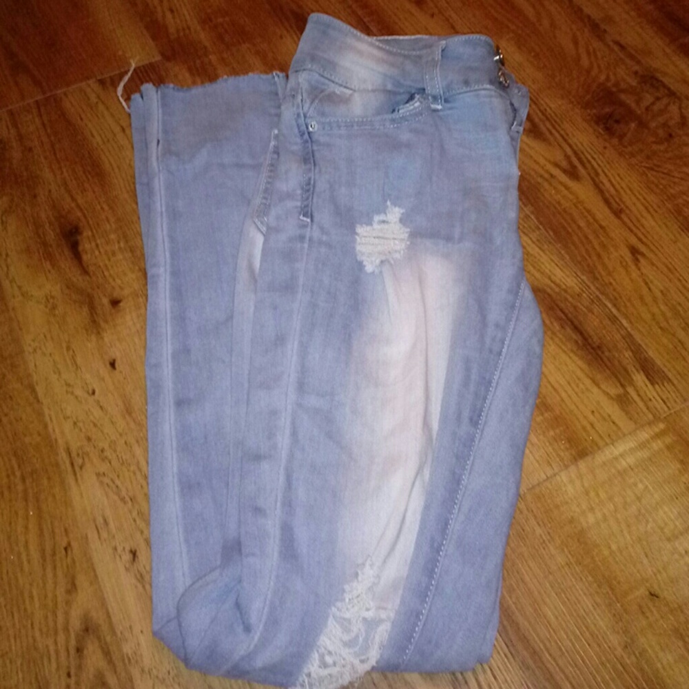 Partly bleached medium rise frayed ancle pants